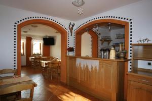 a dining room with an archway and a table with chairs at Pension Török in Lesce