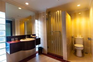 Koupelna v ubytování Champlung Mas Hotel Legian