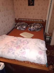 A bed or beds in a room at Maison entière avec parking, garage et jardin