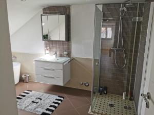 Gallery image of XL Apartment Rödermark 4SZ in Rödermark +5 photos