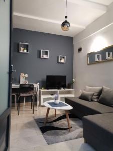 a living room with a couch and a table at Apartman Mia in Slavonski Brod