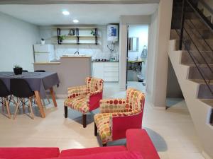 a kitchen and dining room with a table and chairs at La Cascada 2 in Posadas