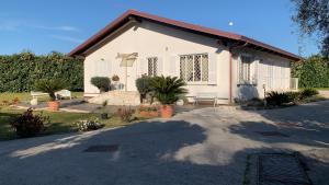 a small white house with a driveway at IL Casale Di Gio in Naples