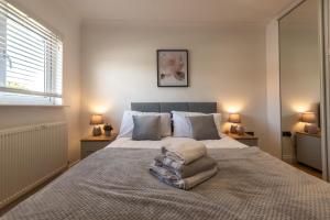 a large bed in a bedroom with two lamps at Corbridge Road in Reading