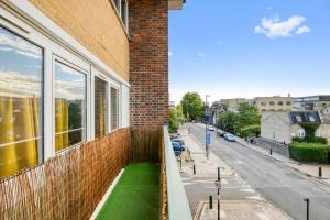 a balcony of a brick building with a green lawn at Kings Cross apartment 4 BR in London