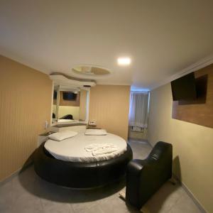 Postel nebo postele na pokoji v ubytování Hotel Milenium Itapuã