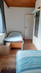 a bedroom with two beds and a door in it at Hedys Apartment in Spiegelsberg