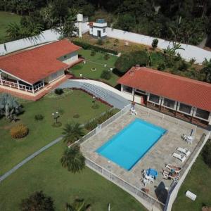 an aerial view of a house with a swimming pool at Pousada Vegas in São Roque