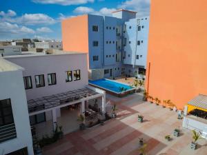 Bazén v ubytování Dialali Hôtel Nouakchott nebo v jeho okolí