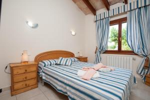 Postel nebo postele na pokoji v ubytování Ca Na Granada + 14 fotografií