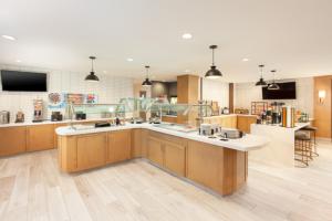 O bucătărie sau chicinetă la Staybridge Suites - San Bernardino - Loma Linda