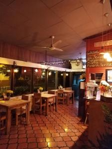 a restaurant with wooden tables and chairs in a room at Casa Aldea in San José