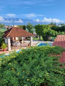 a view of a house with a swimming pool at Casa Quinta Mar, Casa de campo en el Tule, Oaxaca. in Santa María del Tule