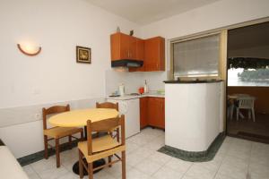 Kuchyň nebo kuchyňský kout v ubytování Apartments by the sea Preko, Ugljan - 8515