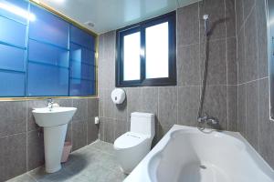 Koupelna v ubytování Hotel Danube Seomyeon