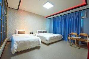 Postel nebo postele na pokoji v ubytování Hotel Danube Seomyeon
