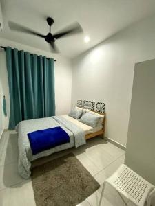 Cama ou camas em um quarto em BSP21 Highest Floor with High Speed Wifi & Netflix