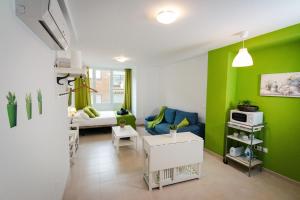 TV a/nebo společenská místnost v ubytování Holidays2Malaga Studios Juan de Mena