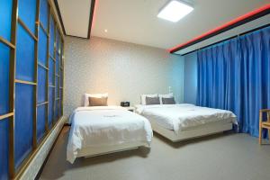 Postel nebo postele na pokoji v ubytování Hotel Danube Seomyeon
