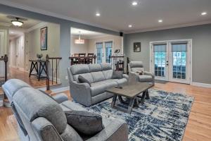 Fotografie z fotogalerie ubytování Bernardsville Abode with Private Pool and Patio! v destinaci Bernardsville