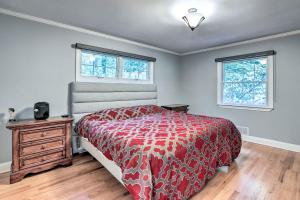 Fotografie z fotogalerie ubytování Bernardsville Abode with Private Pool and Patio! v destinaci Bernardsville