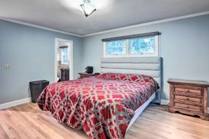 Fotografie z fotogalerie ubytování Bernardsville Abode with Private Pool and Patio! v destinaci Bernardsville
