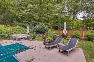 Fotografie z fotogalerie ubytování Bernardsville Abode with Private Pool and Patio! v destinaci Bernardsville