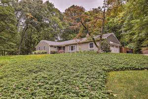Fotografie z fotogalerie ubytování Bernardsville Abode with Private Pool and Patio! v destinaci Bernardsville