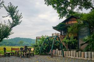 Das Gebäude in dem sich das Ferienhaus befindet