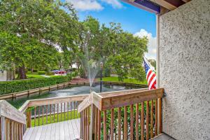 a balcony with a fountain with a flag at Beachwalk Cozy Condo in Fernandina Beach