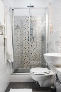 a bathroom with a shower and a toilet and a sink at Grammy Suite in Rome