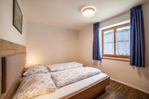 En eller flere senger på et rom på Parigger Apt Enzian