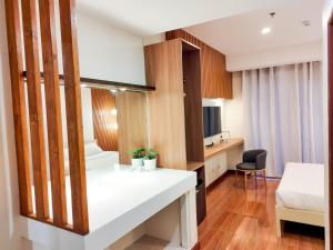 a hotel room with a bed and a desk at Eekos Bed and Breakfast in Baguio