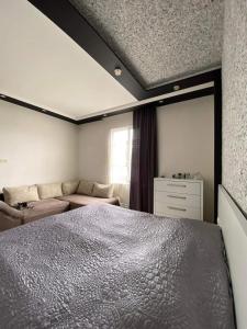 מיטה או מיטות בחדר ב-Роскошная Вилла Zuri