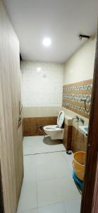 a bathroom with a toilet and a sink at Hotel Satpura Safari in Pachmarhī
