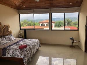 Ένα ή περισσότερα κρεβάτια σε δωμάτιο στο Casa Lapa Penthouse Oceanside Villa +36 φωτογραφίες