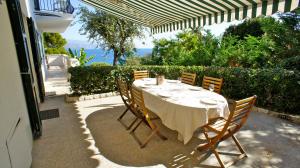 a table and chairs sitting under a pergola at Villa Ocean Breeze in Roquebrune-Cap-Martin