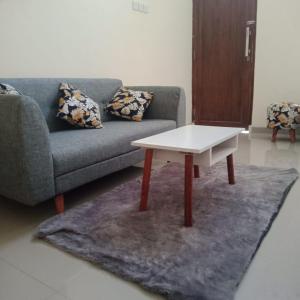 a living room with a couch and a coffee table at Lavanta Guest House 