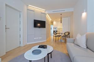 Telewizja i/lub zestaw kina domowego w obiekcie Uma Suites O'Donnell