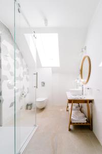 A bathroom at Chaber Apartamenty Még 37 kép