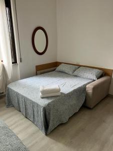 A bed or beds in a room at Senza Pensieri via Viviani
