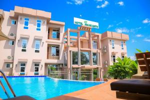 Bazén v ubytování Hotel Amaranth nebo v jeho okolí