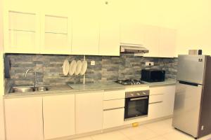 BNB RESIDENCIES NAWALA的厨房或小厨房