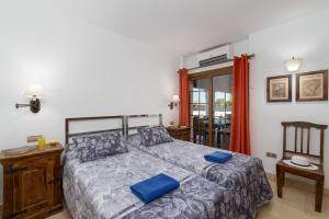 A bed or beds in a room at Villa Jardin Canario by Villa Plus