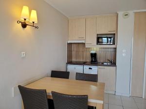Kuchyňa alebo kuchynka v ubytovaní CAP HERMES Vue PORT T2 40m2 climatise 4 personnes