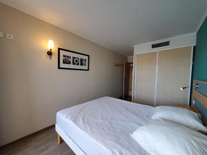 Posteľ alebo postele v izbe v ubytovaní CAP HERMES Vue PORT T2 40m2 climatise 4 personnes
