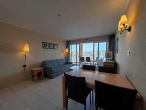 Posedenie v ubytovaní CAP HERMES Vue PORT T2 40m2 climatise 4 personnes