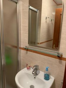 Koupelna v ubytování RAMBLA CENTRO - Apartamento excepcional en el corazón de Almería