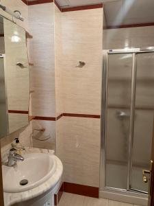 Koupelna v ubytování RAMBLA CENTRO - Apartamento excepcional en el corazón de Almería