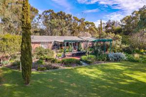 an estate with a garden and a pavilion at The Reserve Barossa in Nuriootpa